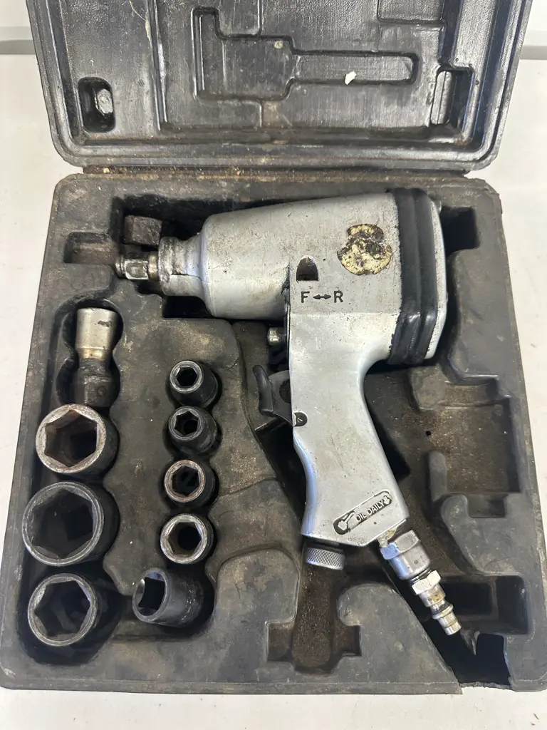 Air Impact Wrench In Case With Sockets Image 1++