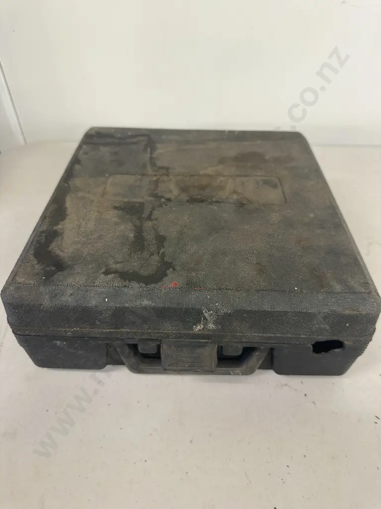 Air Impact Wrench In Case With Sockets Image 1++