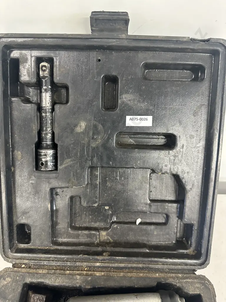Air Impact Wrench In Case With Sockets Image 1++