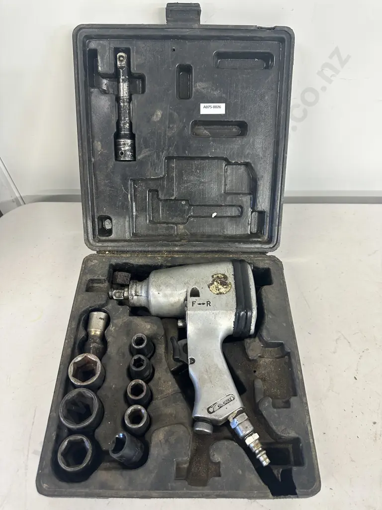 Air Impact Wrench In Case With Sockets Image 1++