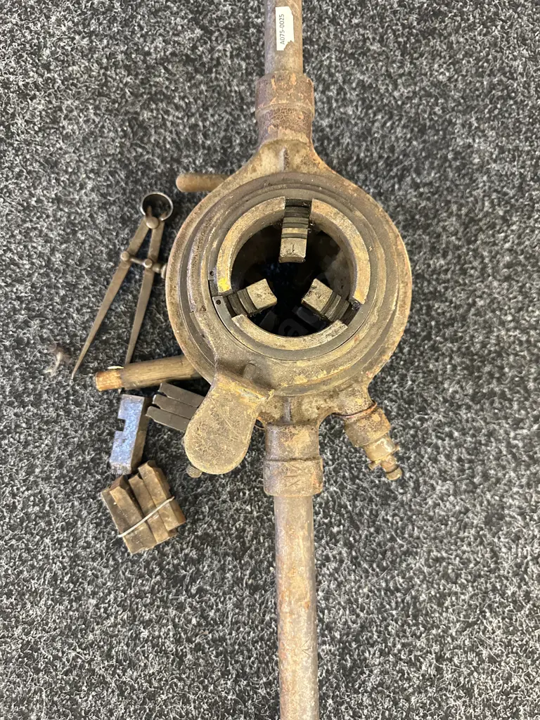 Vintage Pipe Threader Image 1++