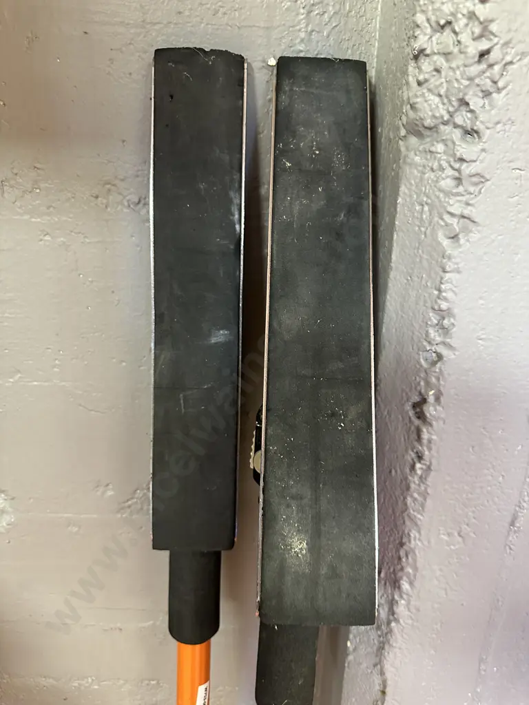 Pair of Adjustable Support Poles / Cabinet Jacks Image 1++