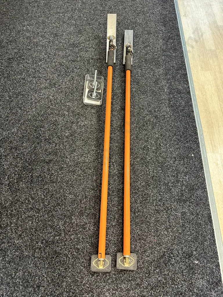 Pair of Adjustable Support Poles / Cabinet Jacks Image 1++
