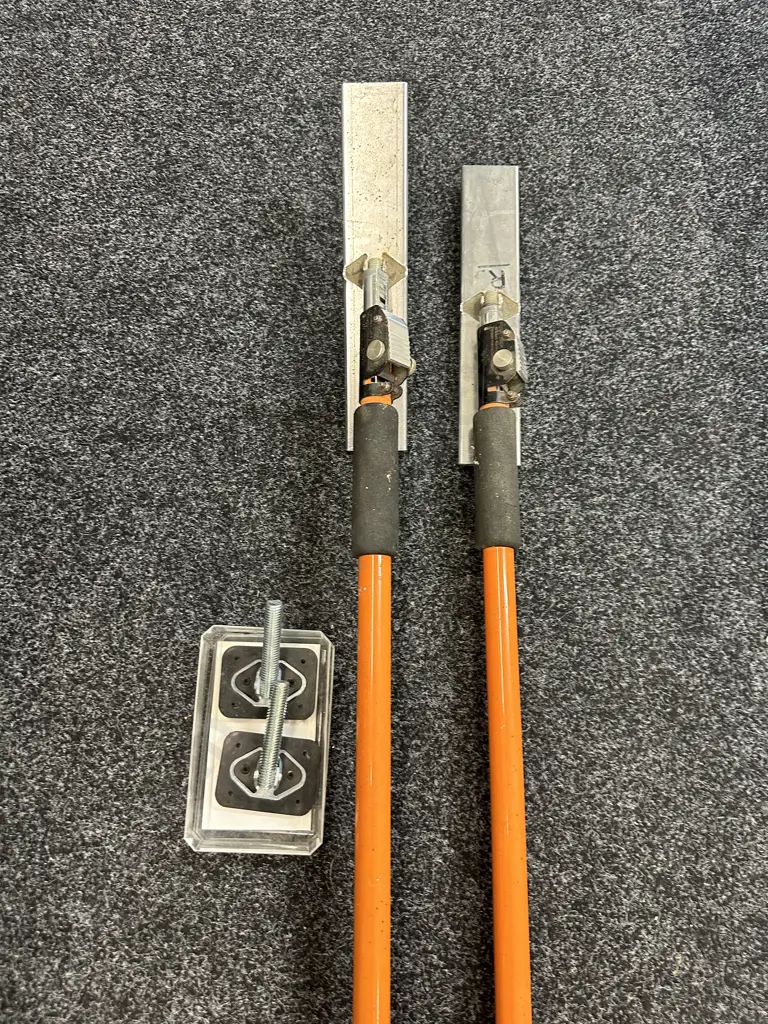 Pair of Adjustable Support Poles / Cabinet Jacks Image 1++