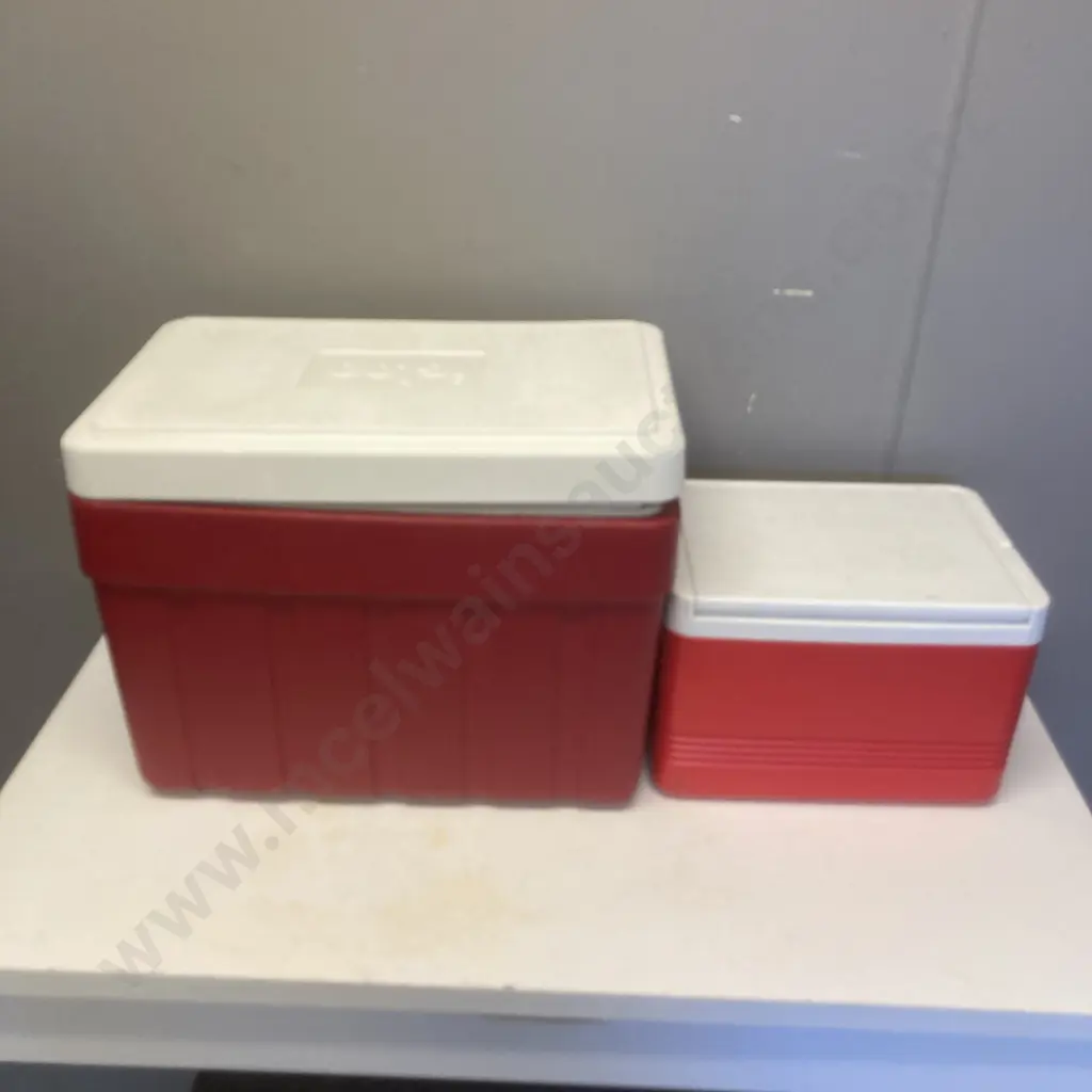 Pair of Igloo Chilly Bins Image 1++