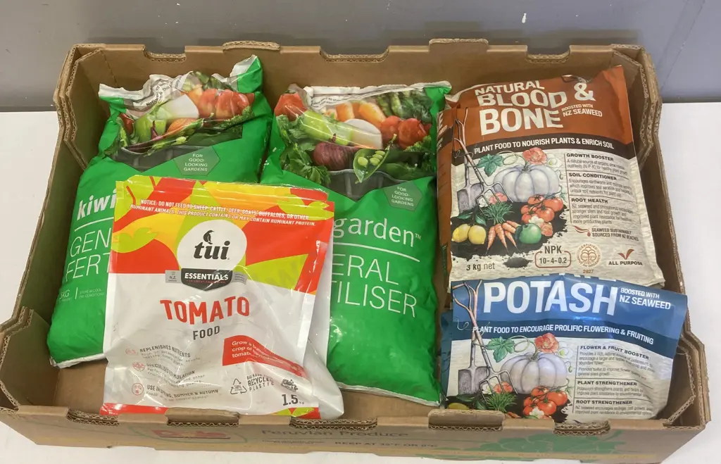 Box Lot Garden Fert, Blood & Bone Etc Image 1++