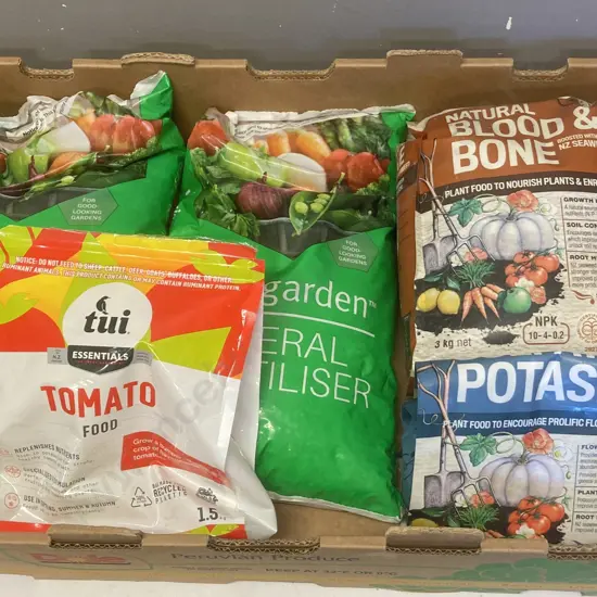 Box Lot Garden Fert, Blood & Bone Etc