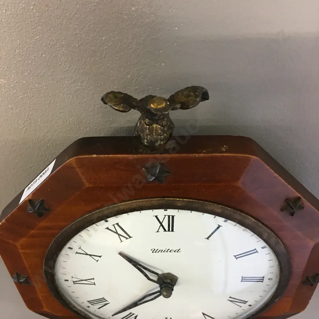 Vintage United Clock Corp. (Brooklyn, N.Y.) Wooden Framed Wall Clock With Eagle & Stars (Battery Powered). 25 x 20cm Image 1++