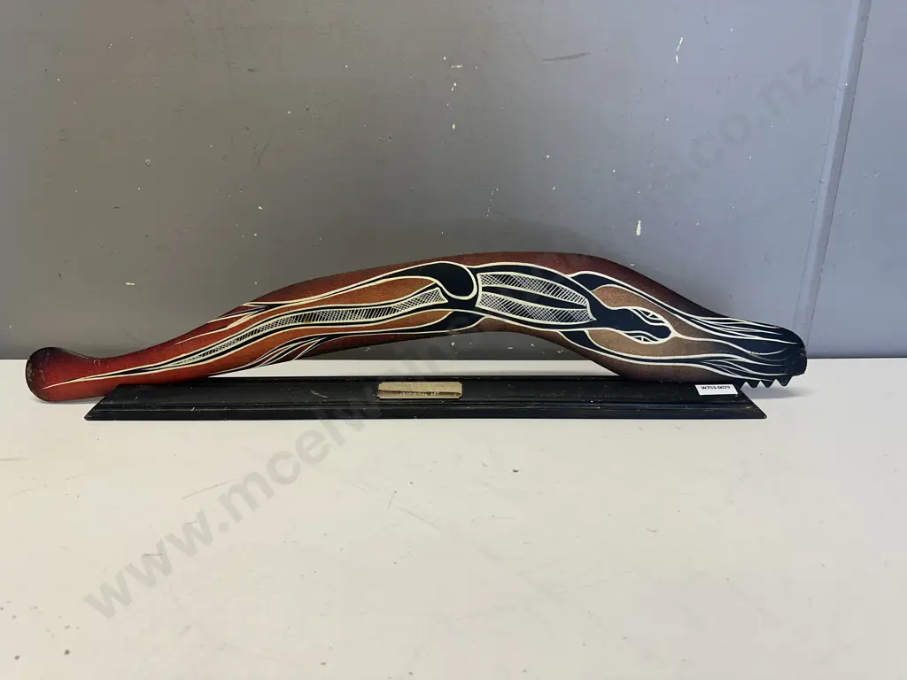 'Native Bushman' Aboriginal Art Large Hunting Boomerang With Stand - Lizard Detail. L66cm Image 1++
