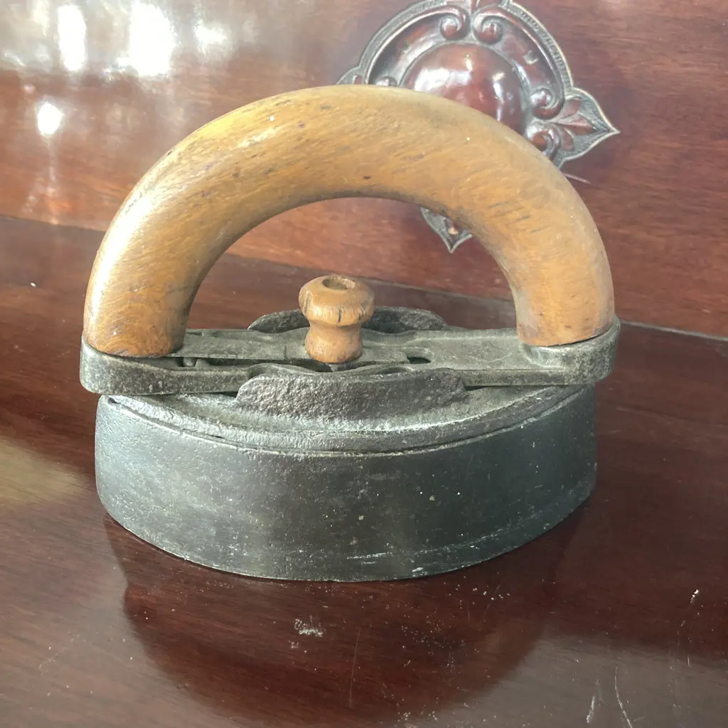 Antique Mrs Potts Cold Handle Sad Iron With Detachable Handle Image 1++