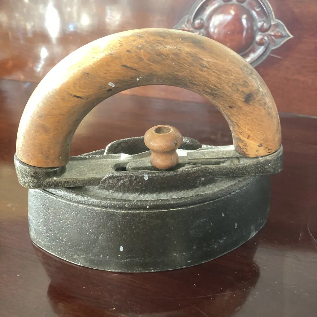 Antique Mrs Potts Cold Handle Sad Iron With Detachable Handle Image 1++