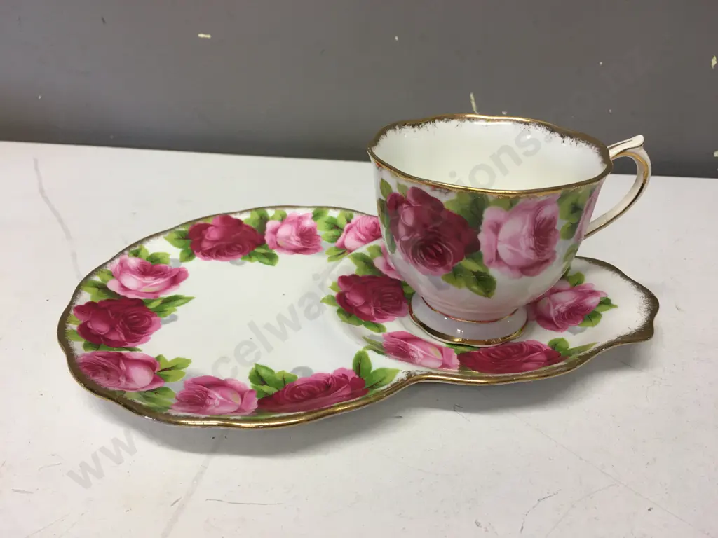 Royal Albert 'Old English Rose' Tennis Set L22cm.  Image 1++