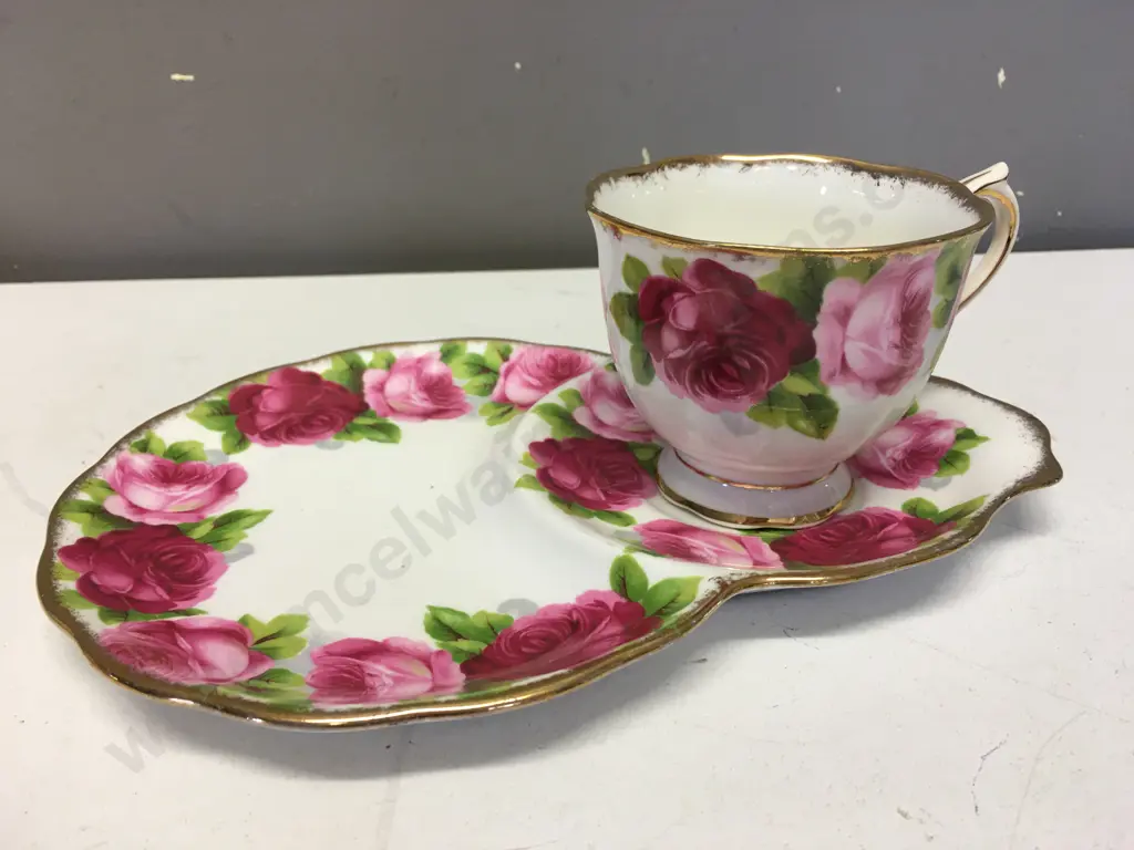 Royal Albert 'Old English Rose' Tennis Set L22cm.  Image 1++