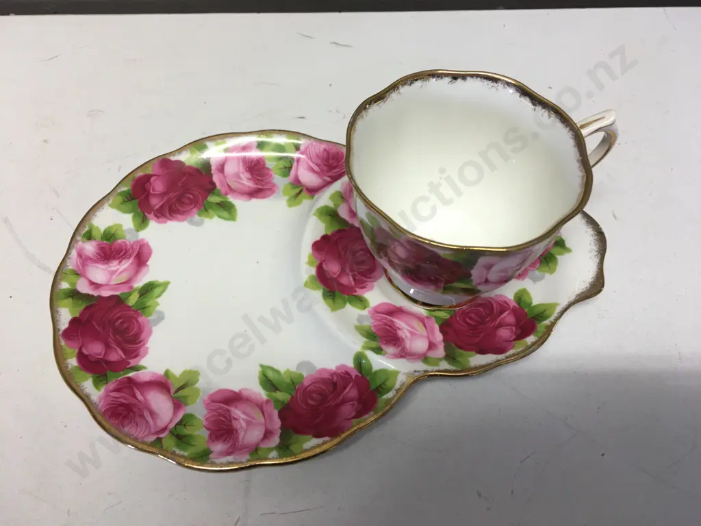 Royal Albert 'Old English Rose' Tennis Set L22cm.  Image 1++