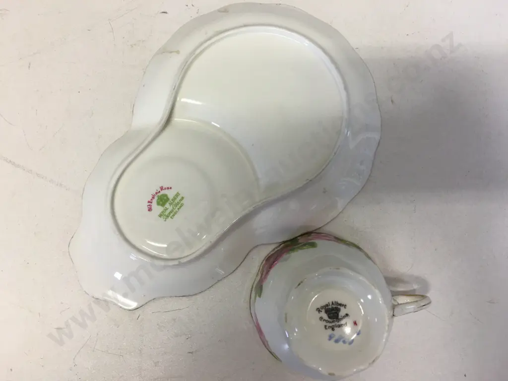 Royal Albert 'Old English Rose' Tennis Set L22cm.  Image 1++