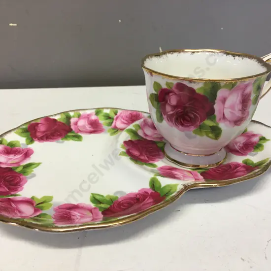 Royal Albert 'Old English Rose' Tennis Set L22cm. 