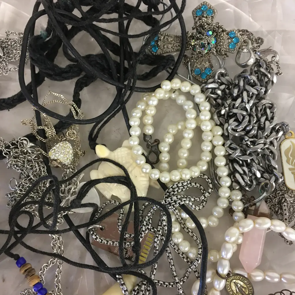 Selection Of Costume Jewellery Assorted Necklaces Image 1++
