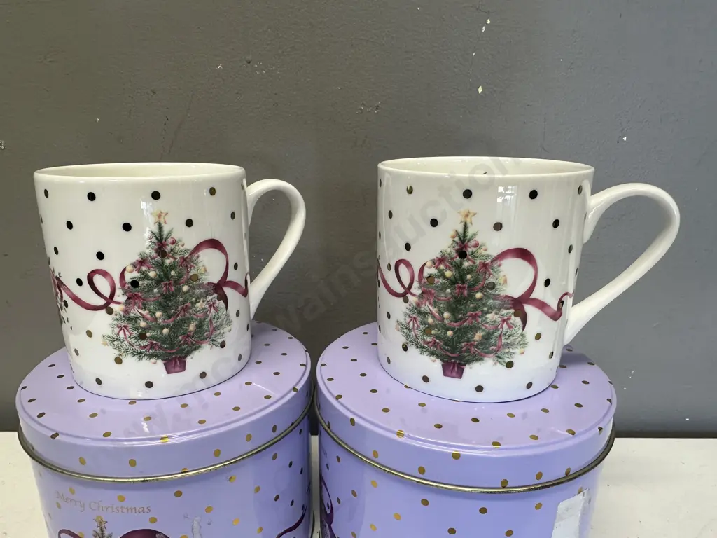 Pair of Royal Albert Old Country Roses Christmas Tree Bone China Mugs in Tins Image 1++