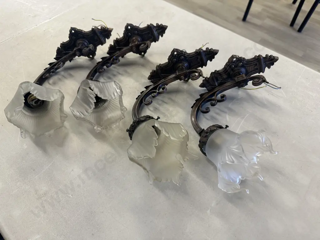 Vintage Wall Lights x4 With Assorted Tulip Shaped Glass Shades Image 1++