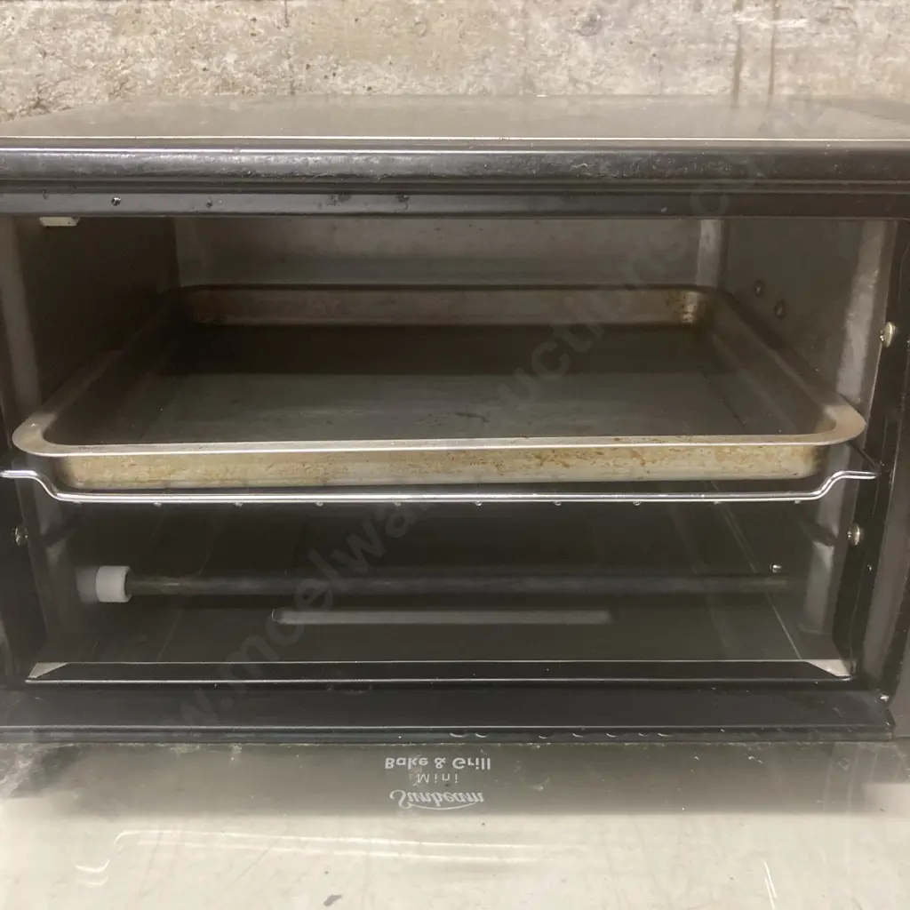 Sunbeam Benchtop Oven Model BT2600 & Black & Decker Ozzie Grill Image 1++