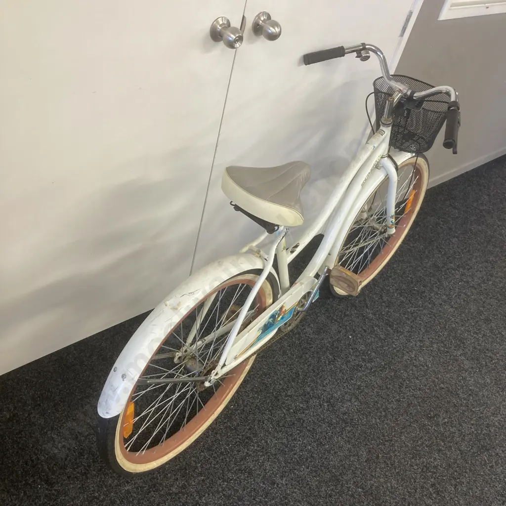 White Southern Star Cruiser Type Bike With Front Basket Image 1++