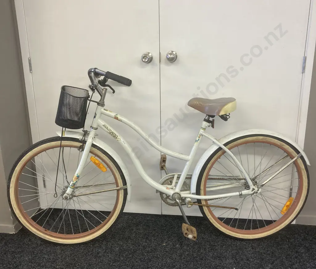 White Southern Star Cruiser Type Bike With Front Basket Image 1++