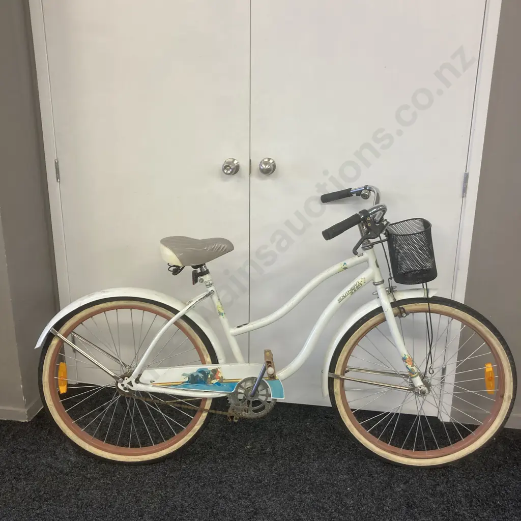 White Southern Star Cruiser Type Bike With Front Basket Image 1++
