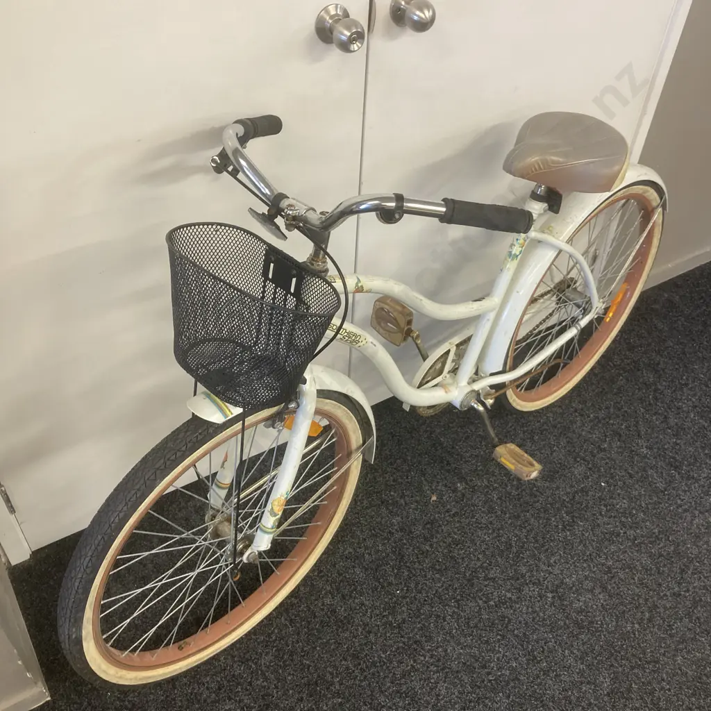 White Southern Star Cruiser Type Bike With Front Basket Image 1++