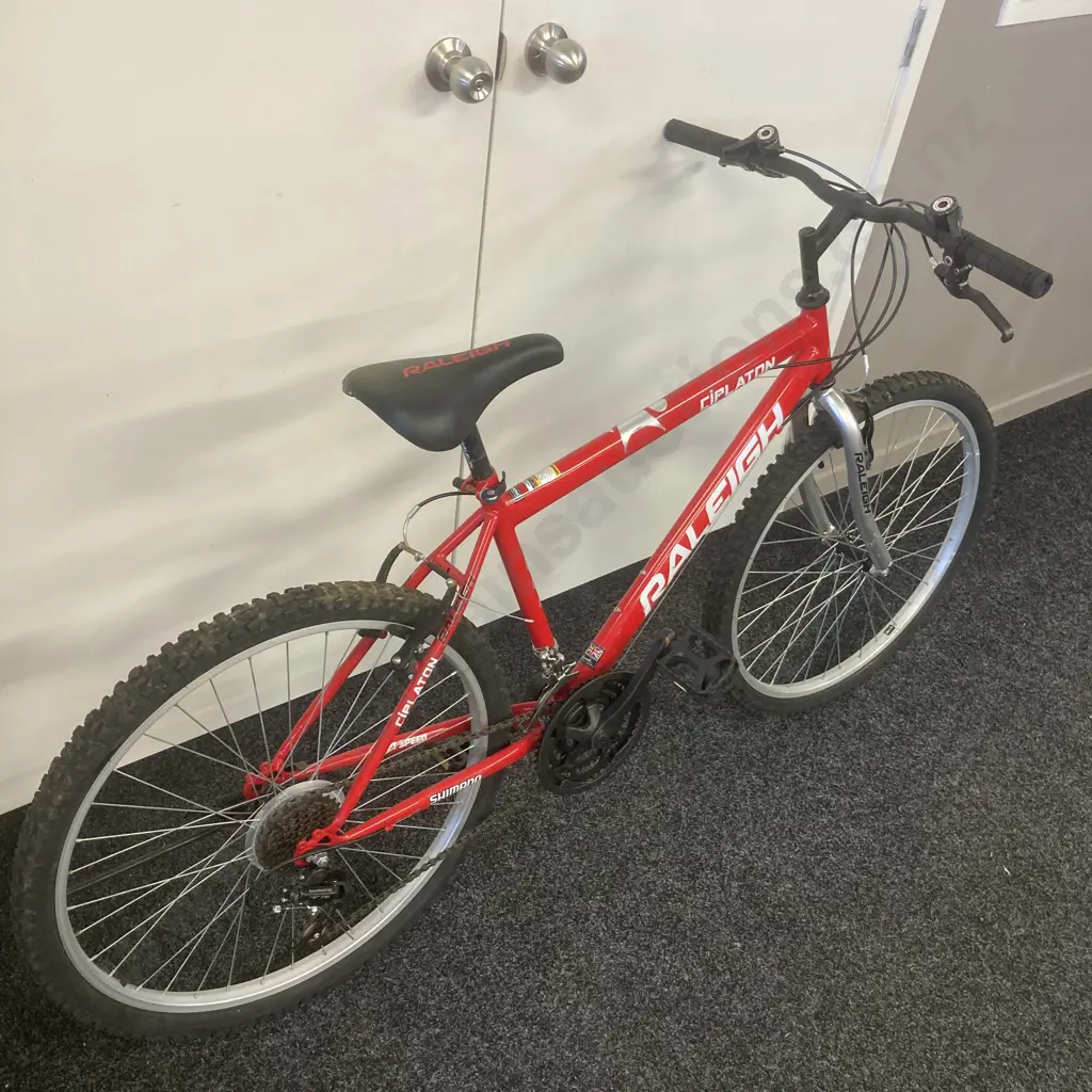 Raleigh CiPLATON 21 Speed Bike - Red & White Colours Image 1++