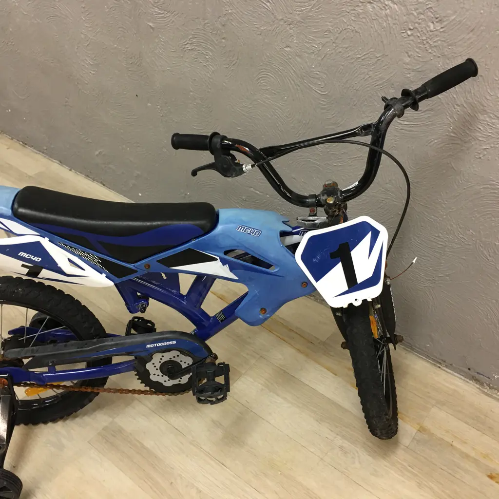 Kids Blue & White MC40 Bike With Training Wheels Image 1++