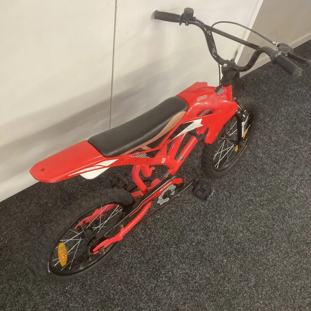 Red & White MC40 Kids Bike Image 1++