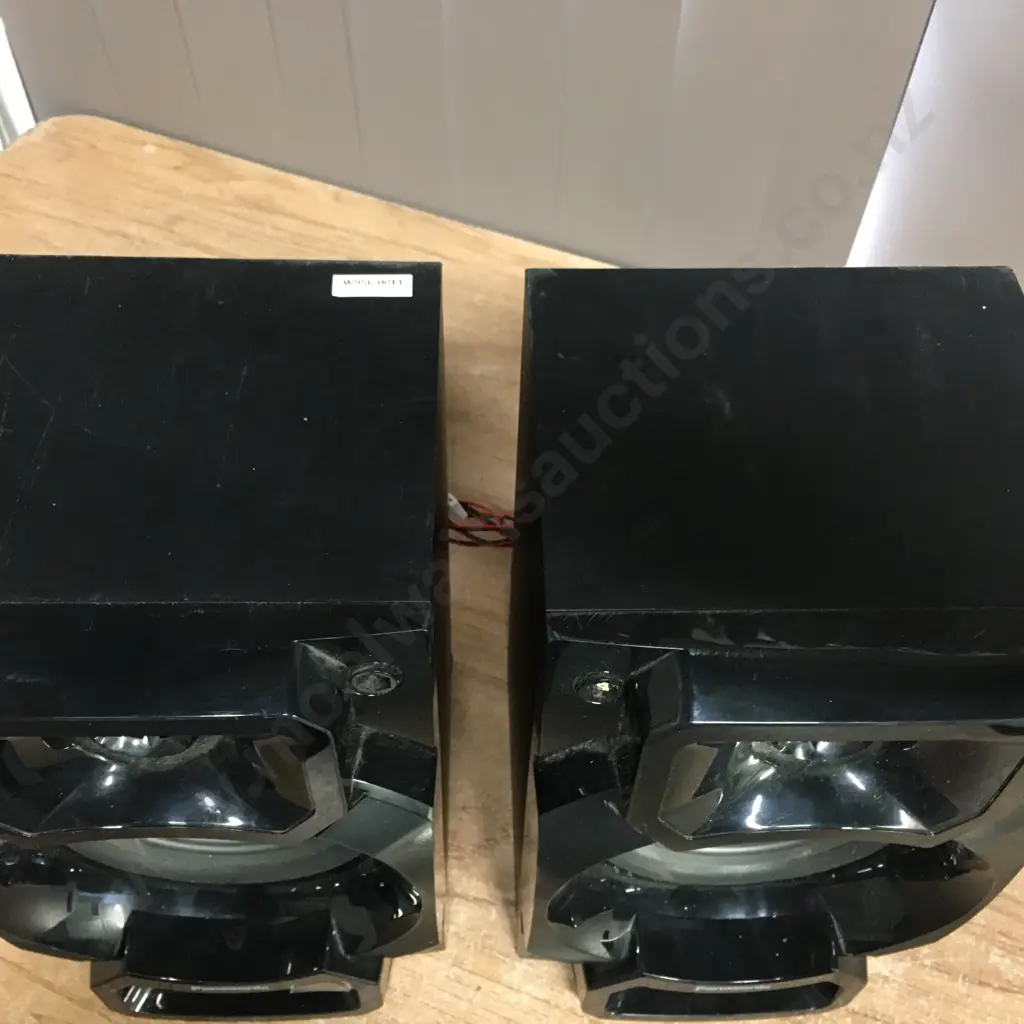 Pair of Panasonic Stereo Speakers SB-AKX220 Image 1++