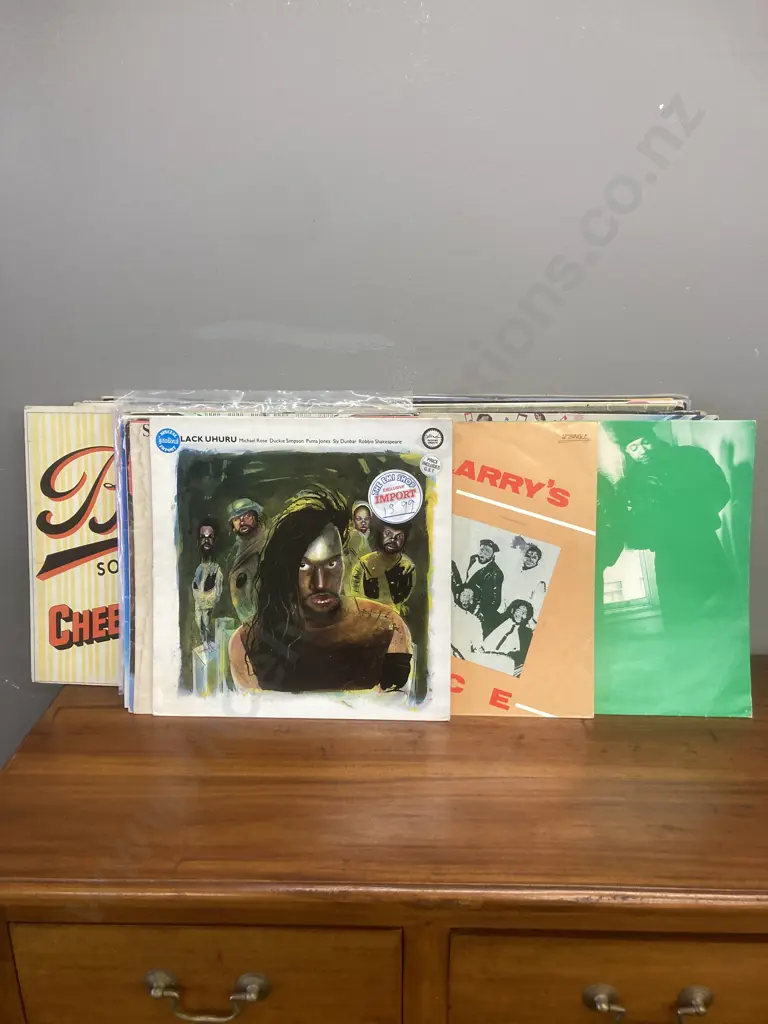 Lot of 45 LP Covers Image 1++