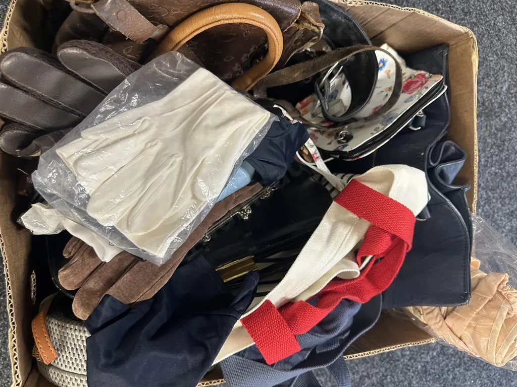Vintage Handbags, Gloves Etc Image 1++