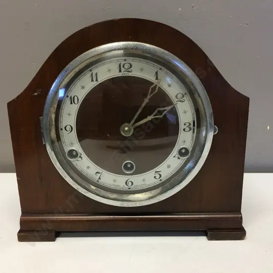 Vintage 1930's Perivale England 'Anvil' 8-Day Striking Mantle Clock With Key. H21 W23 D13cm