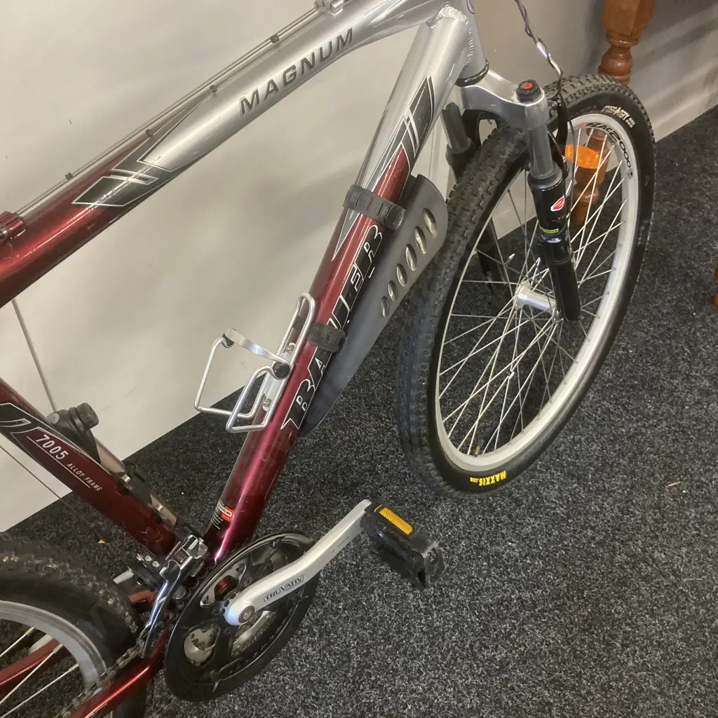 Bauer Magnum Mountain Bike With Cateye Velo 8, Slash Guards, Hydraulic Seat, Hand Pump, Front Shocks, Manual Etc Image 1++