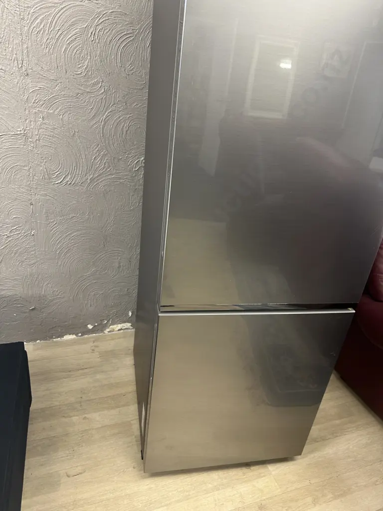 Samsung 310L Bottom Mount Fridge Freezer - Silver (SRL335NLS) Image 1++