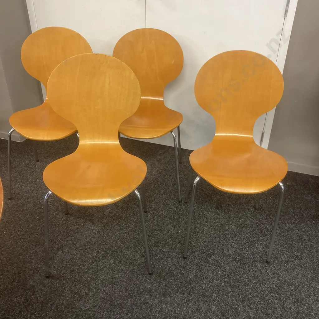 Modernist Round Wooden Topped Table (Dia 110cm) With 4 Steam Back Wooden Dining Chairs Image 1++