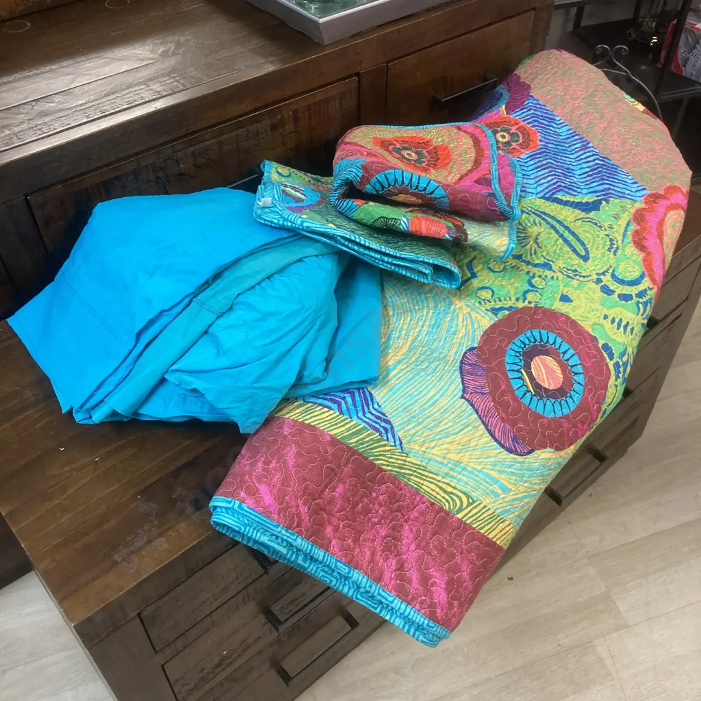 Multi Colour Coverlet, Pillow Cases, & Morgan Finch Sheet Sets 210 x 204cm Image 1++