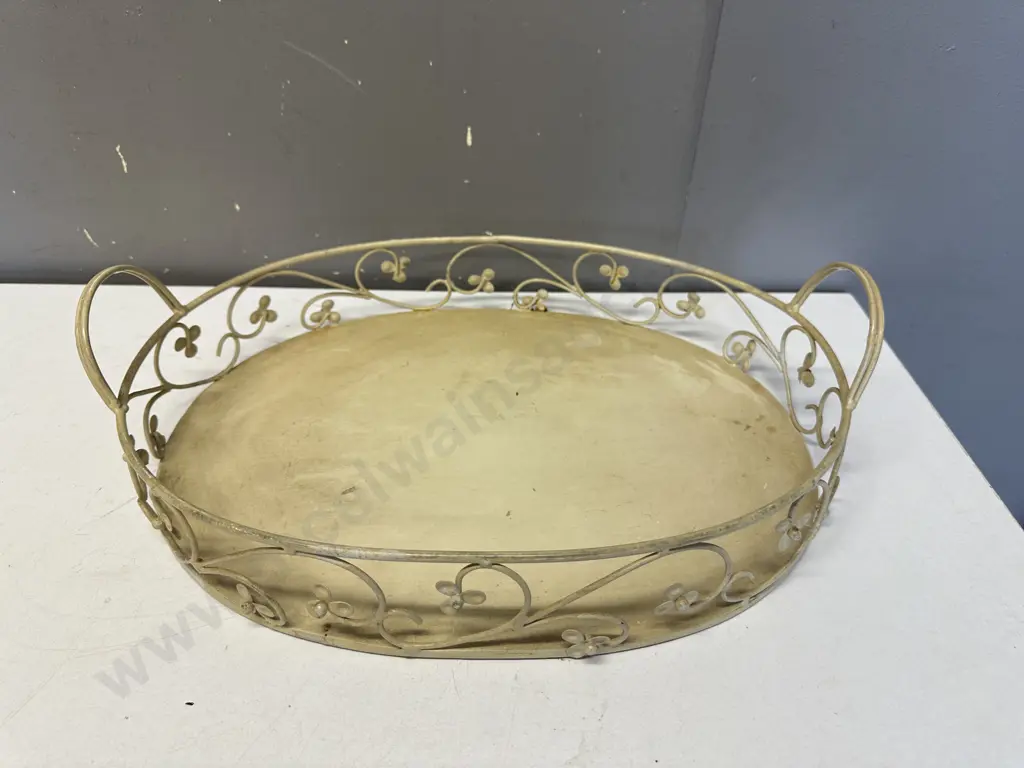 Oval Cream Metal Serving Tray Double Handled H17,W43,D32cm. Image 1++