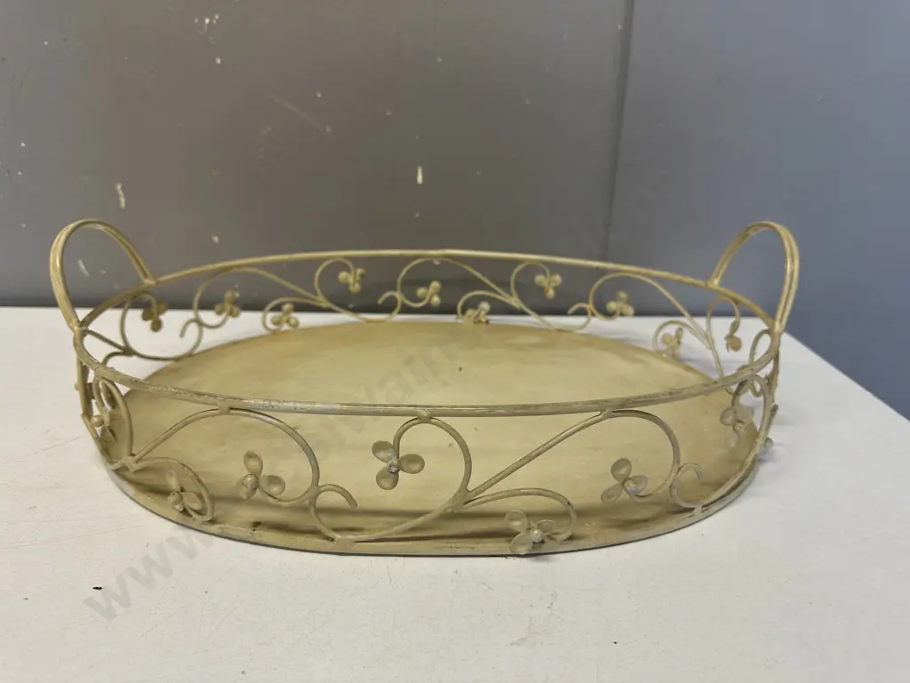 Oval Cream Metal Serving Tray Double Handled H17,W43,D32cm. Image 1++