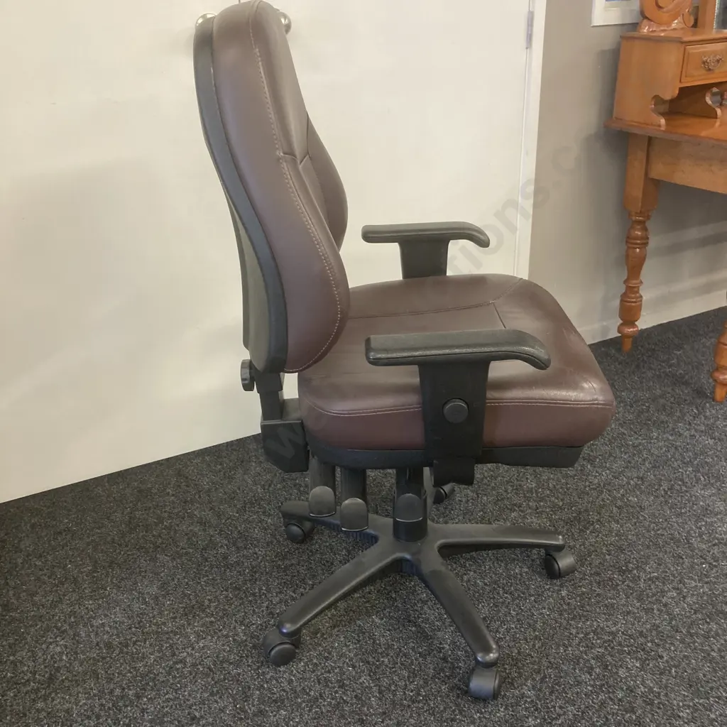 Buro Brown Leather Gaslift Office Chair, 3 Lever, Adjustable Arms, Mobile Image 1++