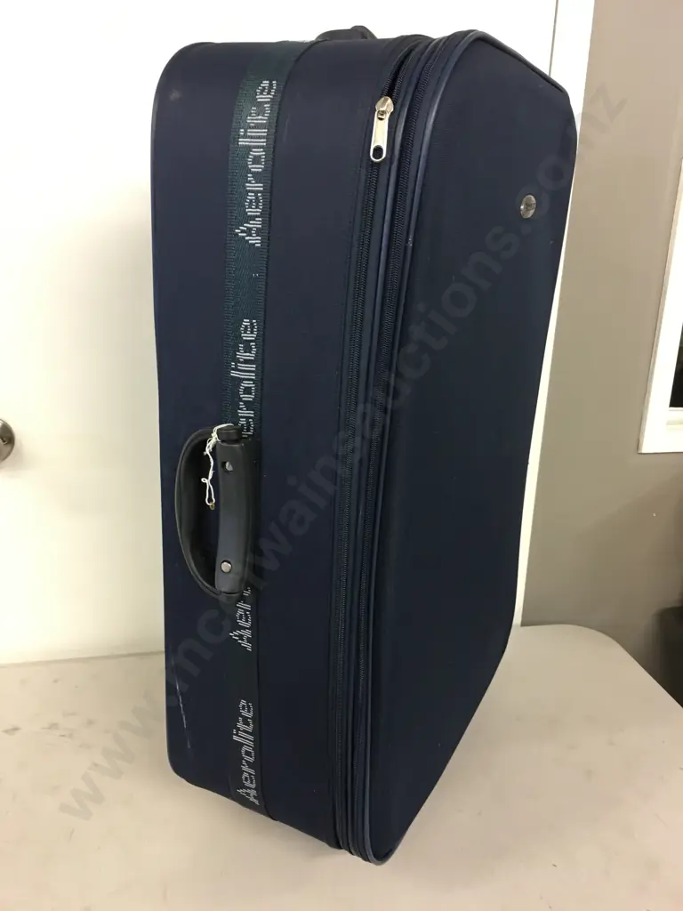 Navy Blue Aerolite Travel Case. 76 x 50cm Image 1++