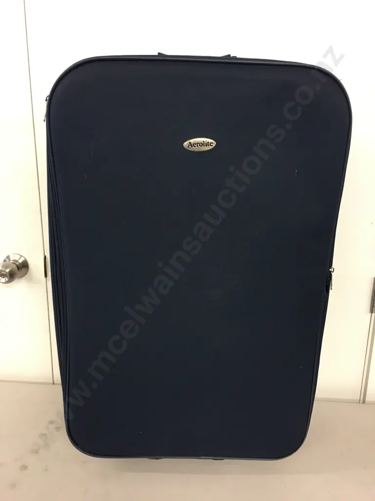 Navy Blue Aerolite Travel Case. 76 x 50cm Image 1++