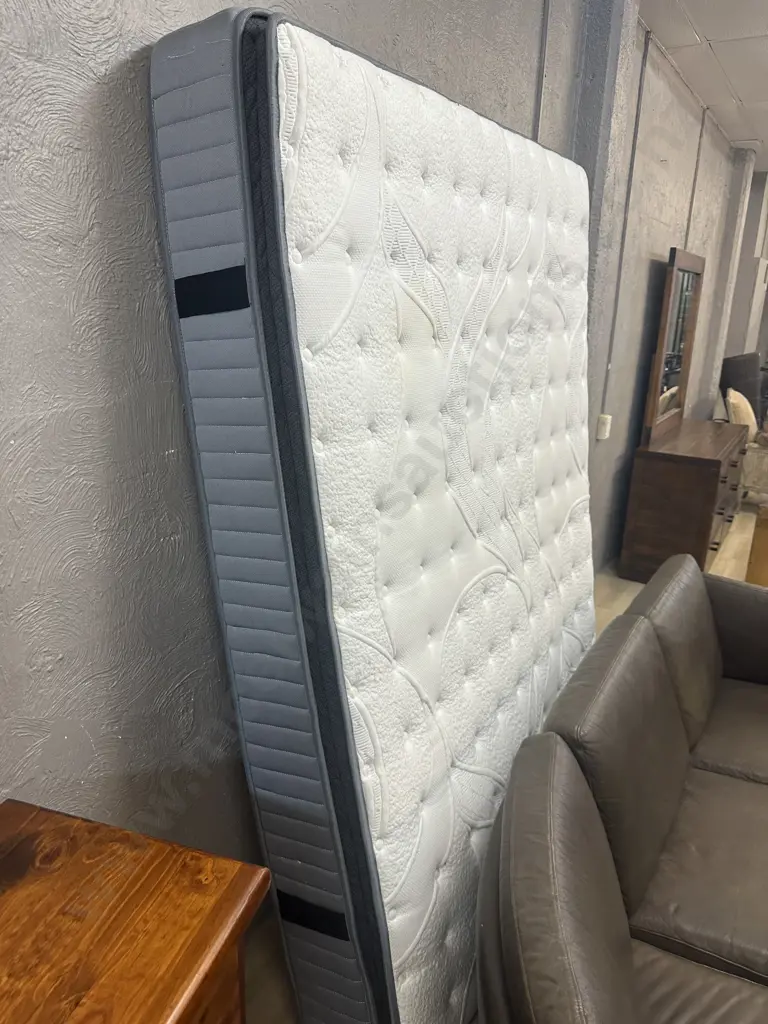 Sleepmax Lomanlisa Queen Size Mattress Image 1++