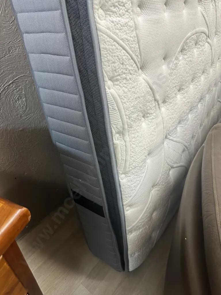 Sleepmax Lomanlisa Queen Size Mattress Image 1++
