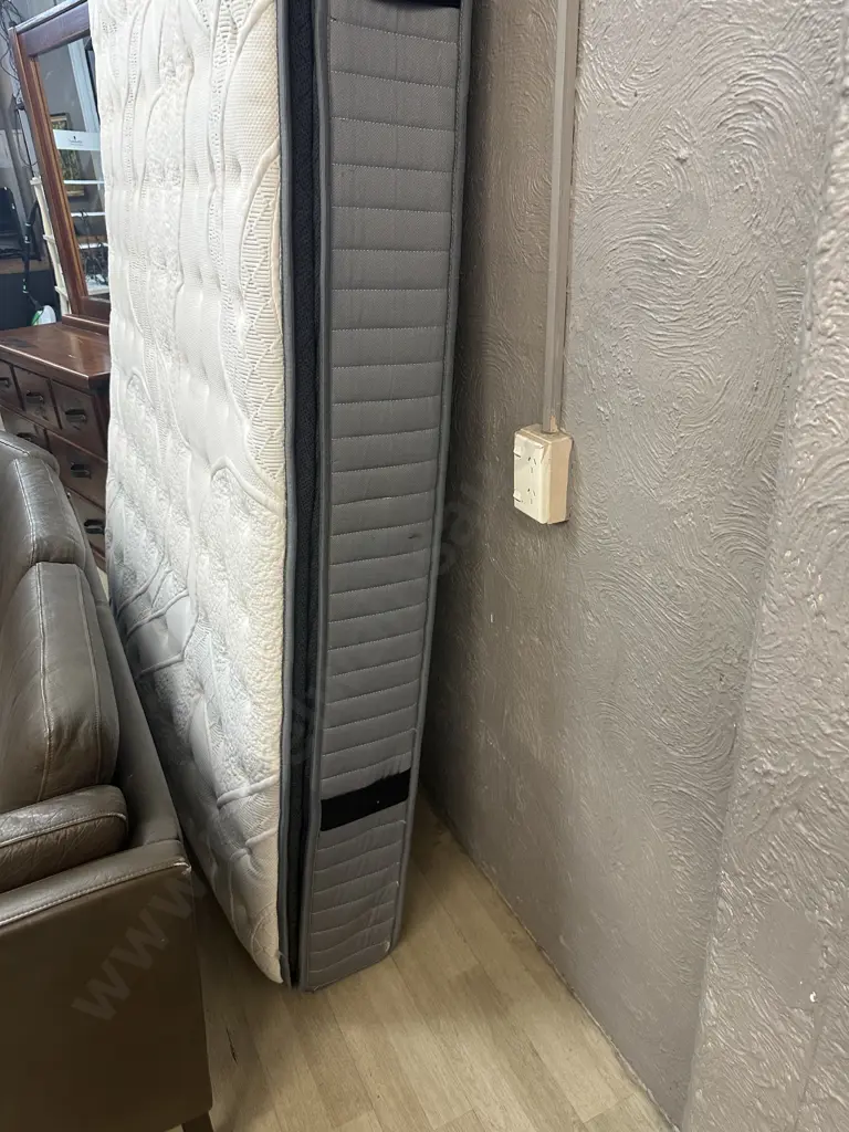Sleepmax Lomanlisa Queen Size Mattress Image 1++