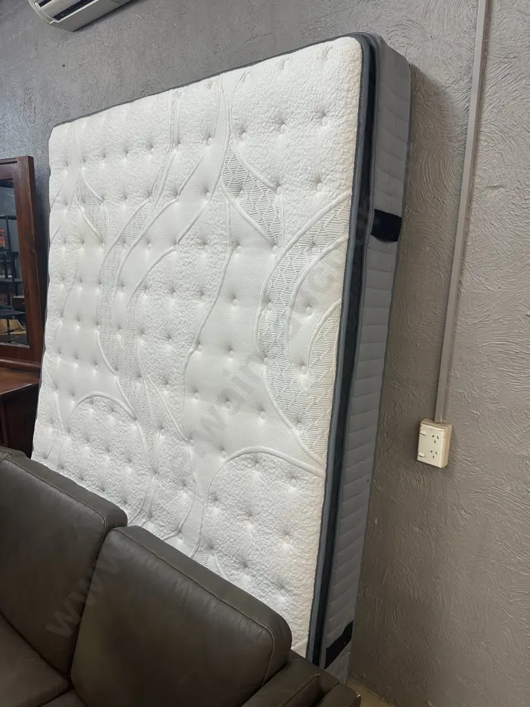 Sleepmax Lomanlisa Queen Size Mattress Image 1++