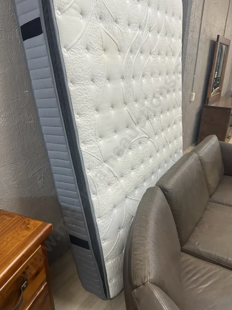 Sleepmax Lomanlisa Queen Size Mattress Image 1++