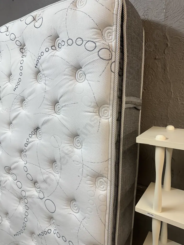 Slumberzone Retreat Queen Size Mattress Image 1++